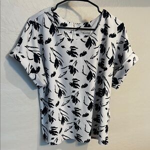 Melloday Black and White Floral Blouse